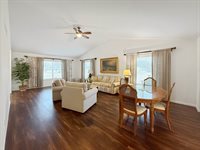 810 South Canterbury Drive, Freeport, IL 61032