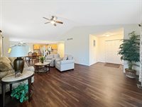 810 South Canterbury Drive, Freeport, IL 61032