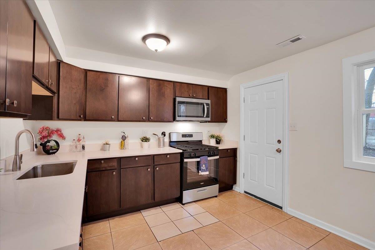 8016 South Emerald Avenue, Chicago, IL 60620