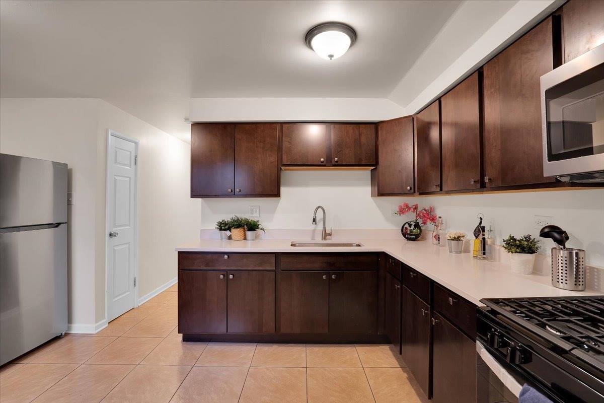 8016 South Emerald Avenue, Chicago, IL 60620