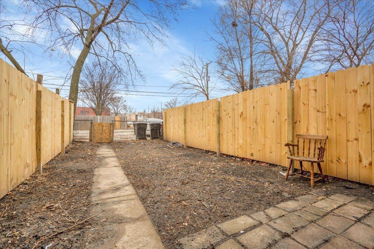 8016 South Emerald Avenue, Chicago, IL 60620