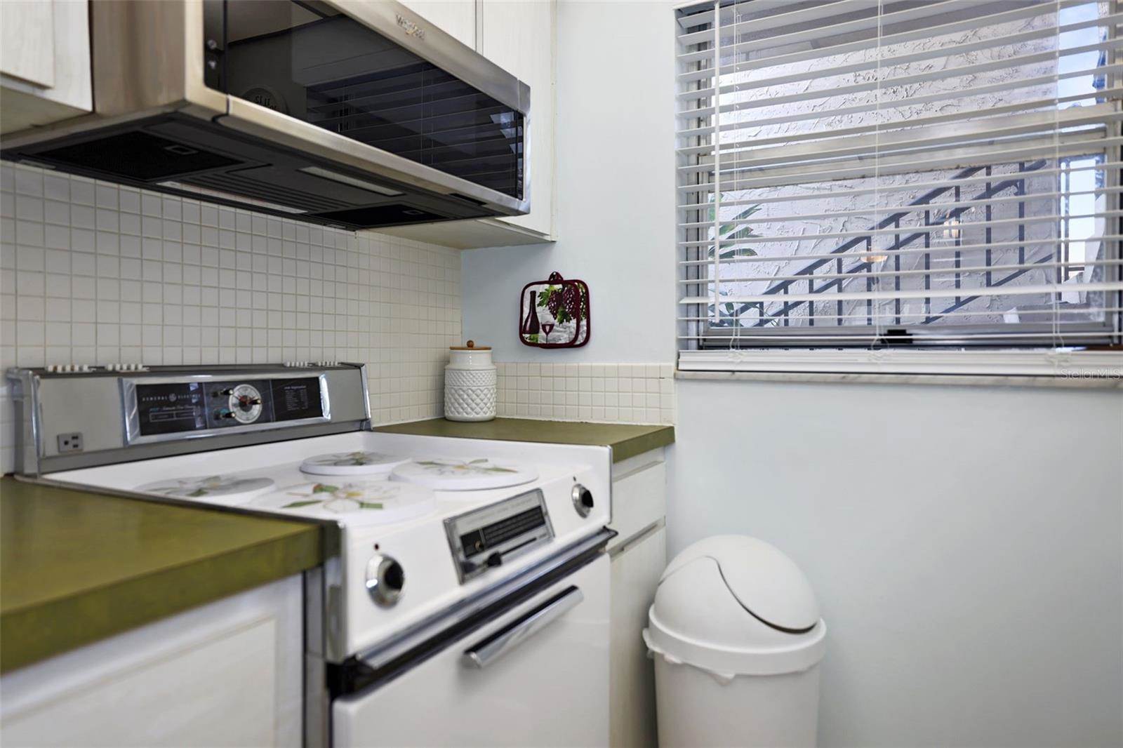 2750 East Bay Drive, #2D, Largo, FL 33771