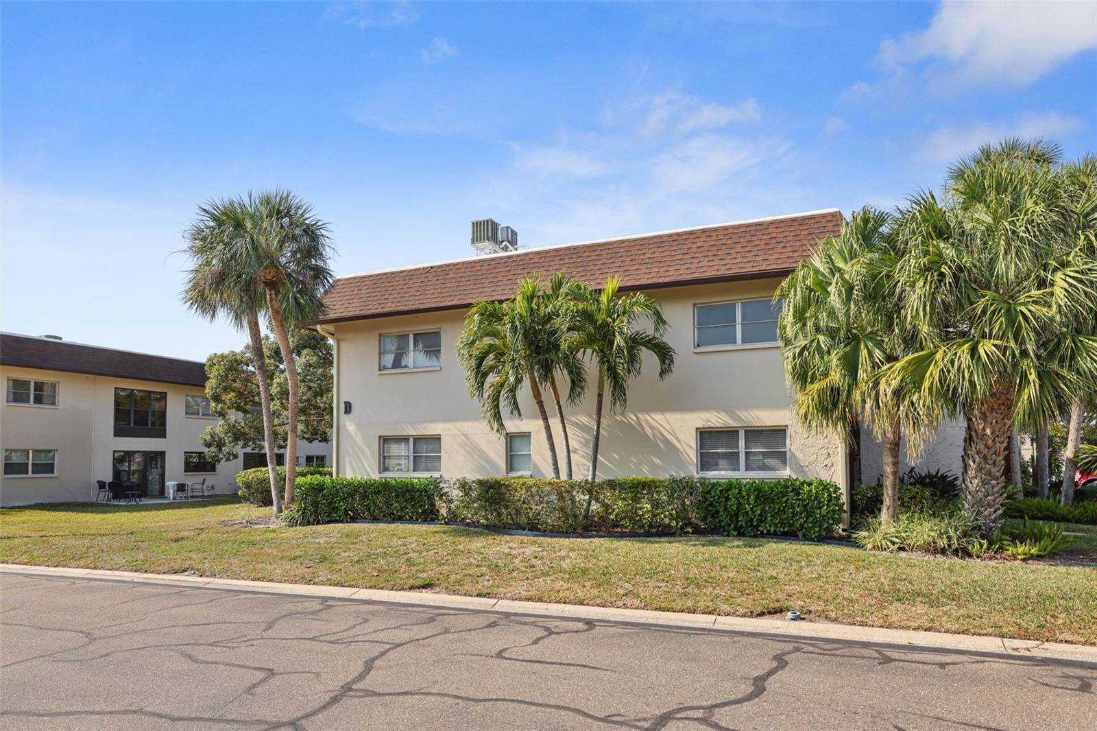 2750 East Bay Drive, #2D, Largo, FL 33771