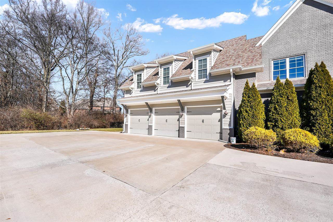 381 Mt Everest Way, Bowling Green, KY 42104