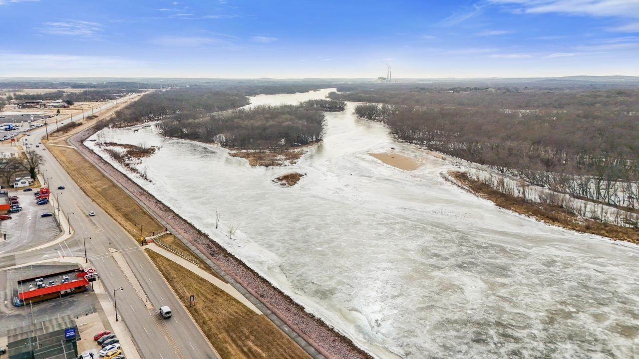 W8372 Crawford ROAD, Portage, WI 53901