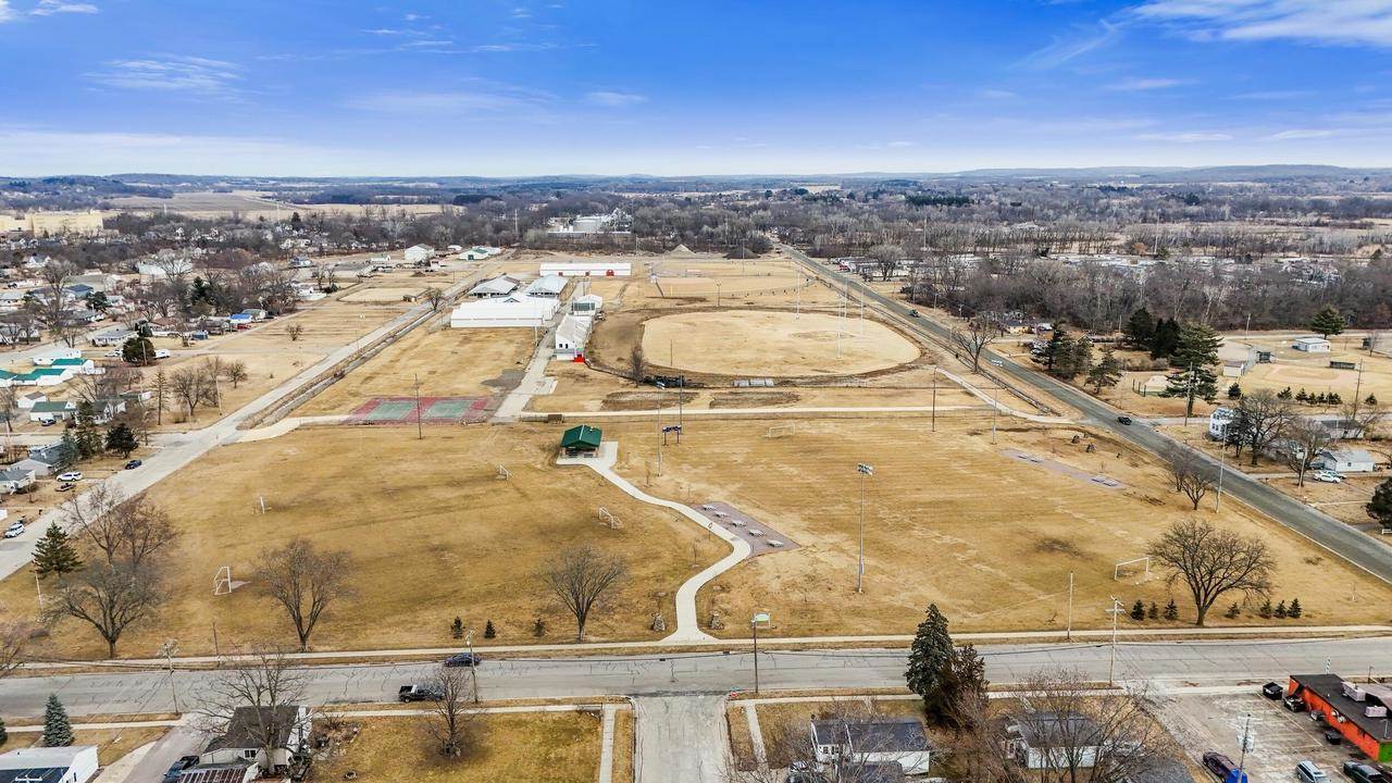 W8372 Crawford ROAD, Portage, WI 53901