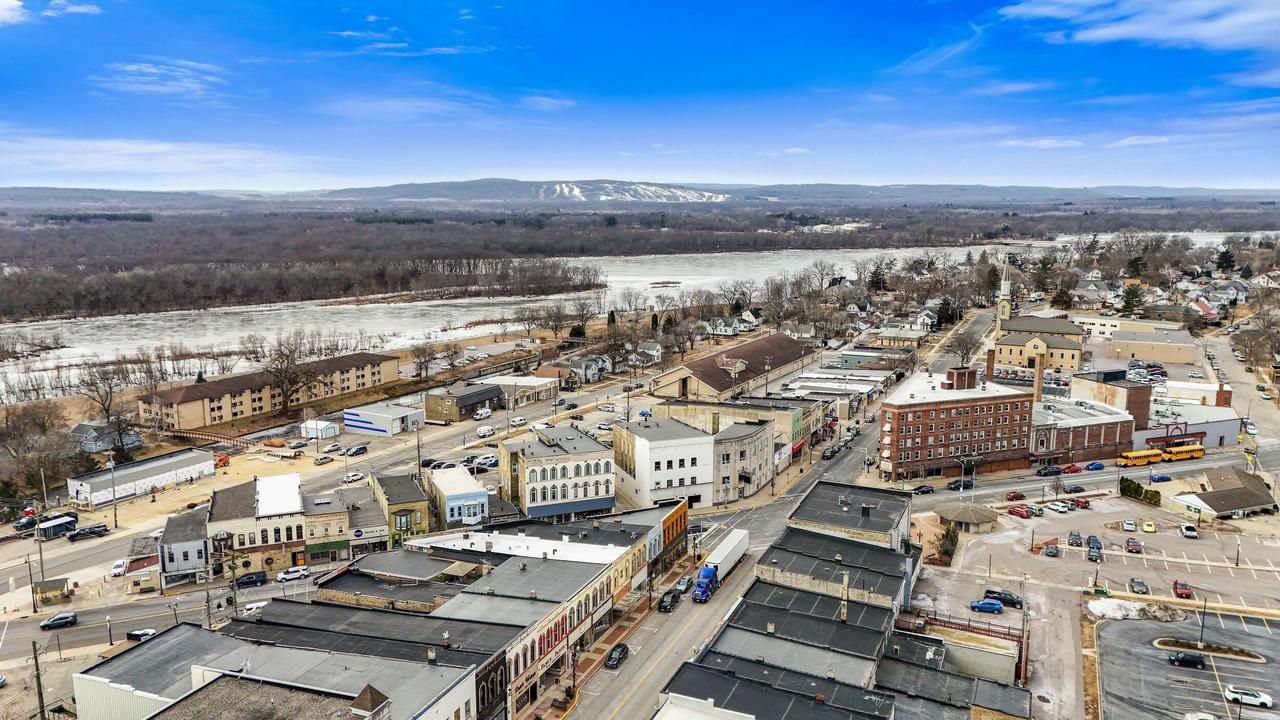 W8372 Crawford ROAD, Portage, WI 53901