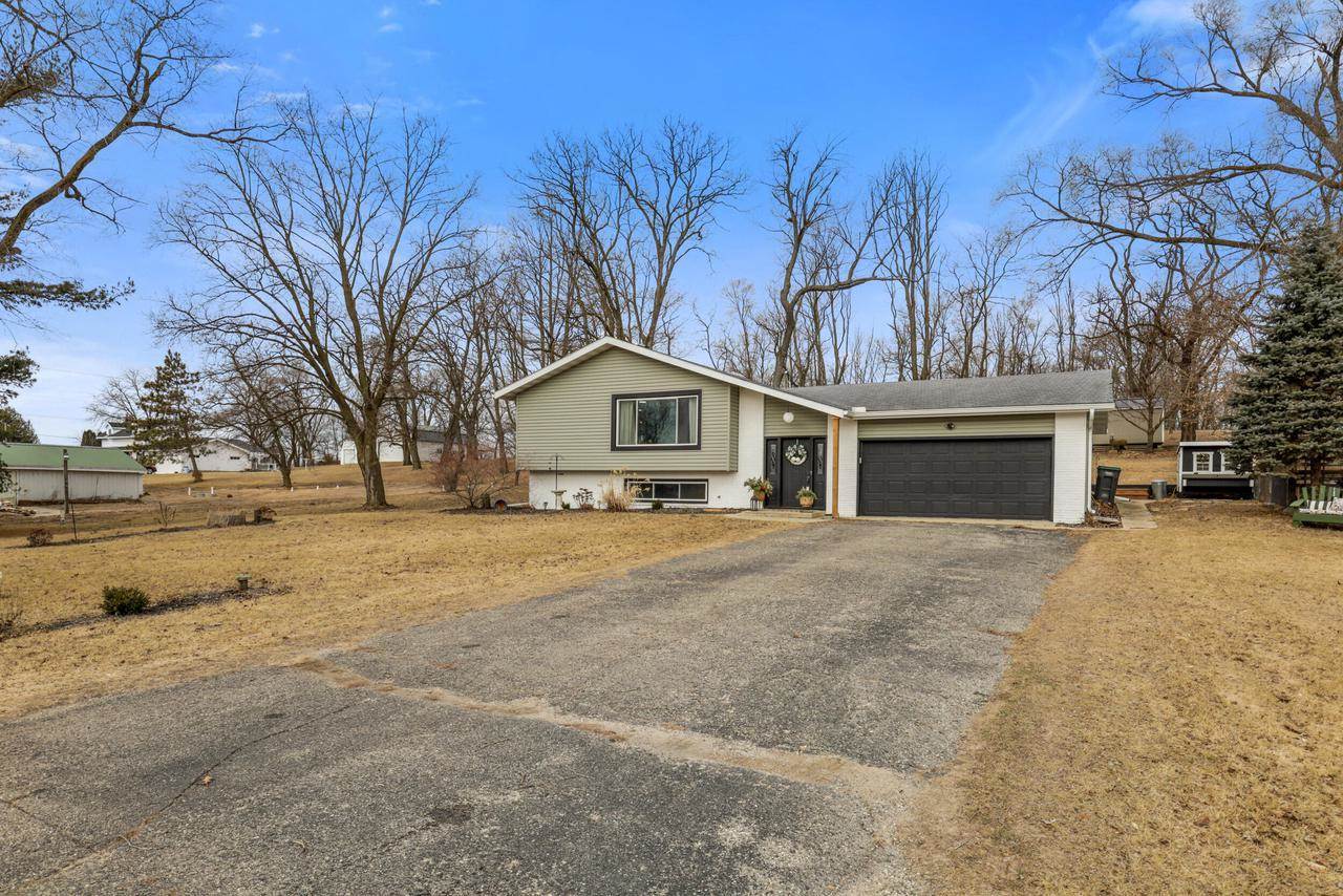 W8372 Crawford ROAD, Portage, WI 53901