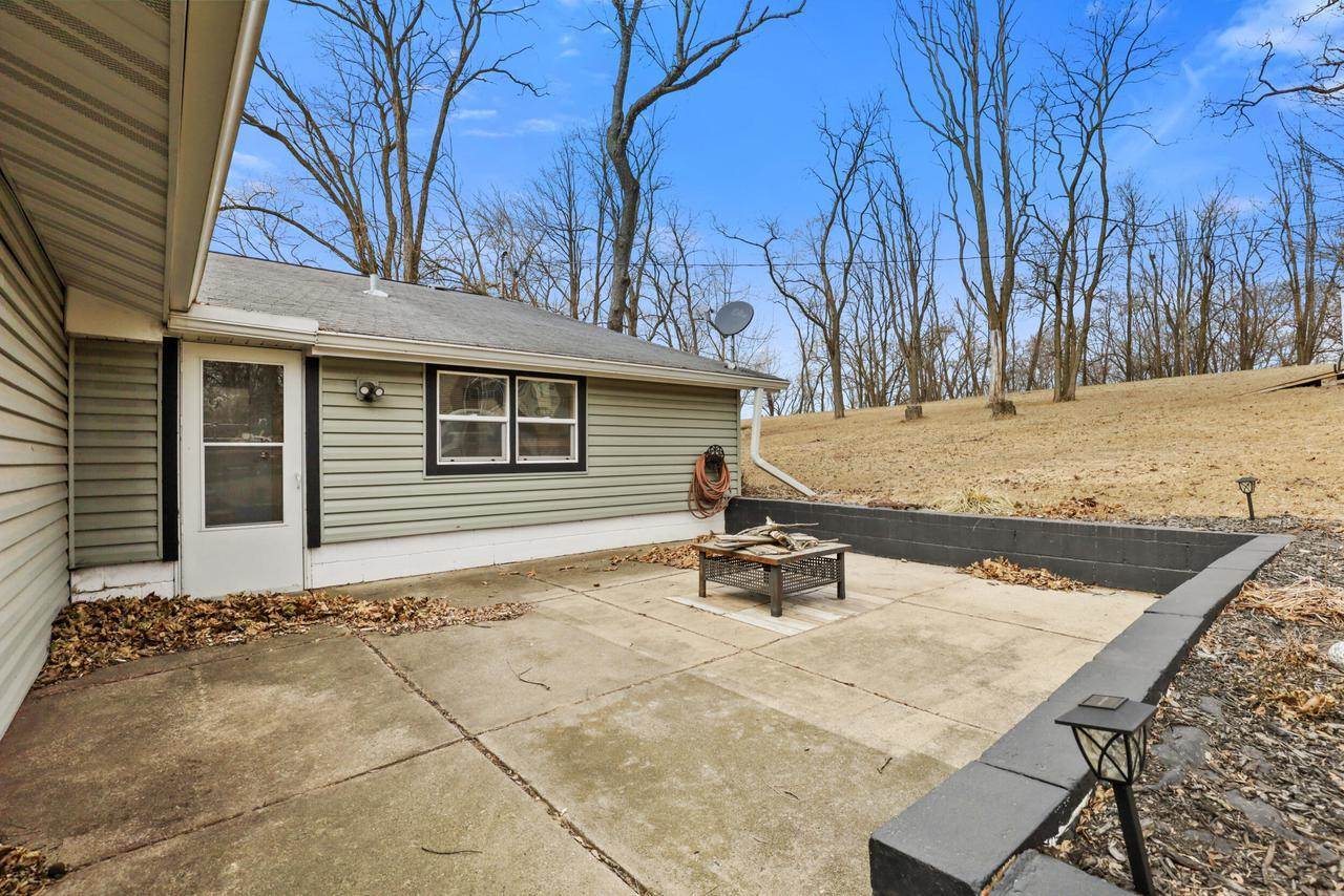 W8372 Crawford ROAD, Portage, WI 53901