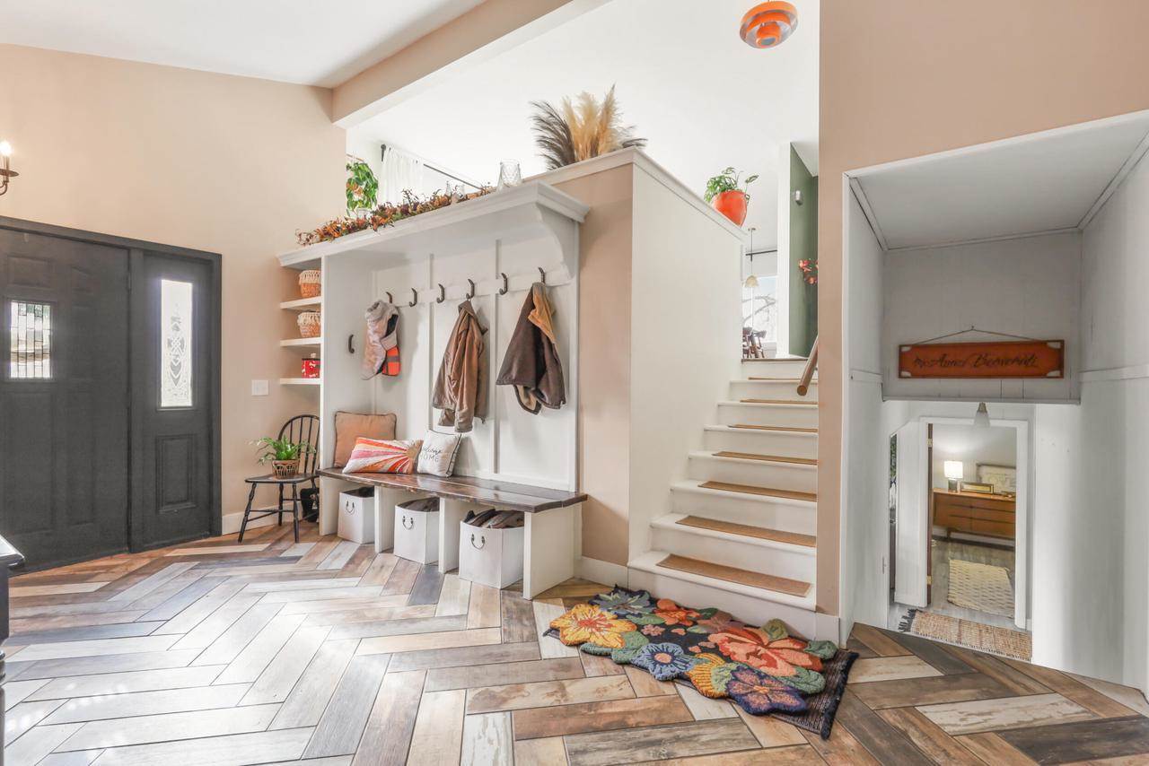 W8372 Crawford ROAD, Portage, WI 53901