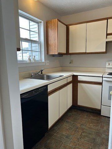 9 Waters Edge, Ludlow, MA 01056