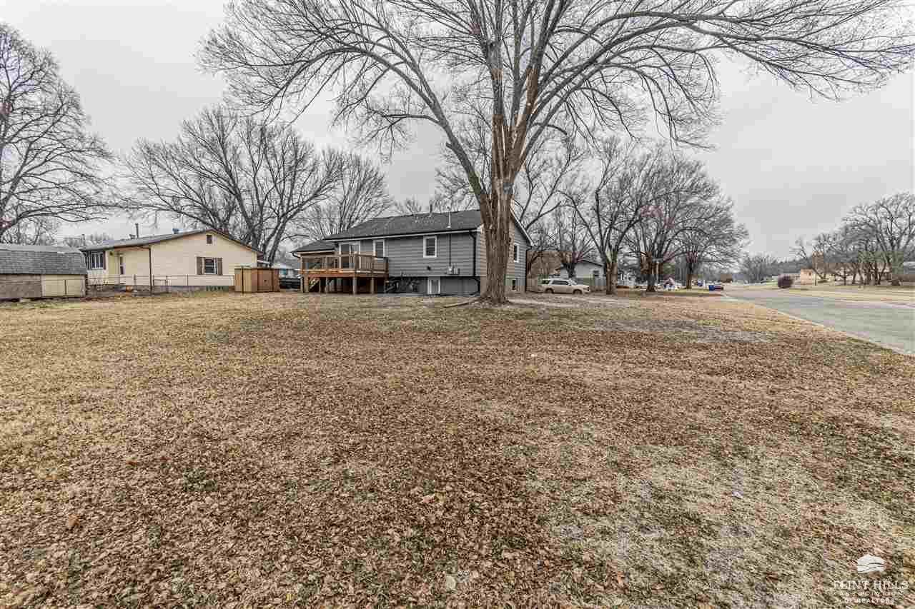1314 Manley Circle, Junction City, KS 66441