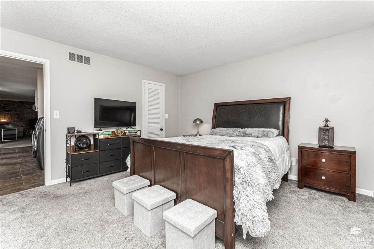 1063 West Chestnut Street, Junction City, KS 66441