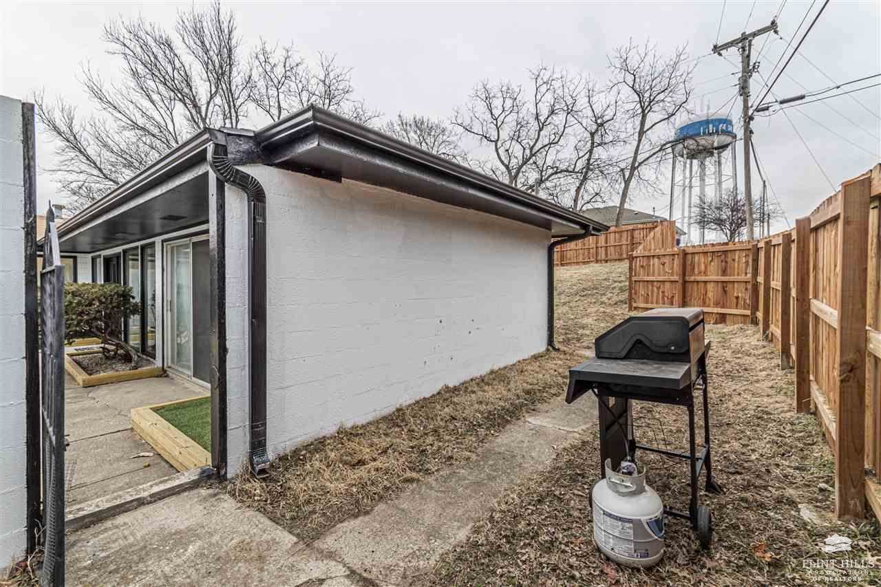 1063 West Chestnut Street, Junction City, KS 66441