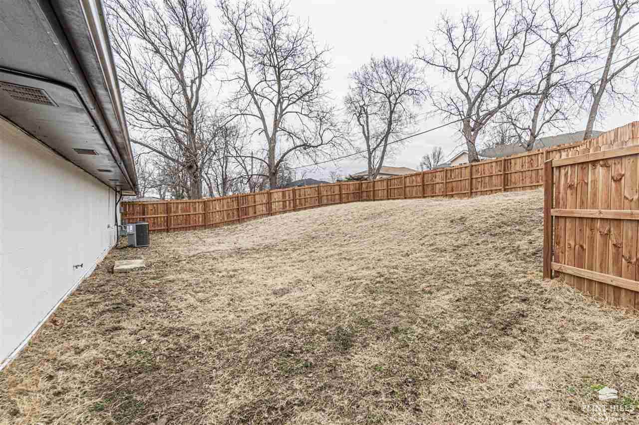 1063 West Chestnut Street, Junction City, KS 66441