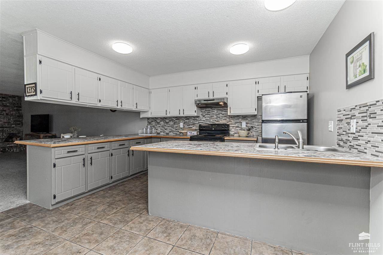 1063 West Chestnut Street, Junction City, KS 66441