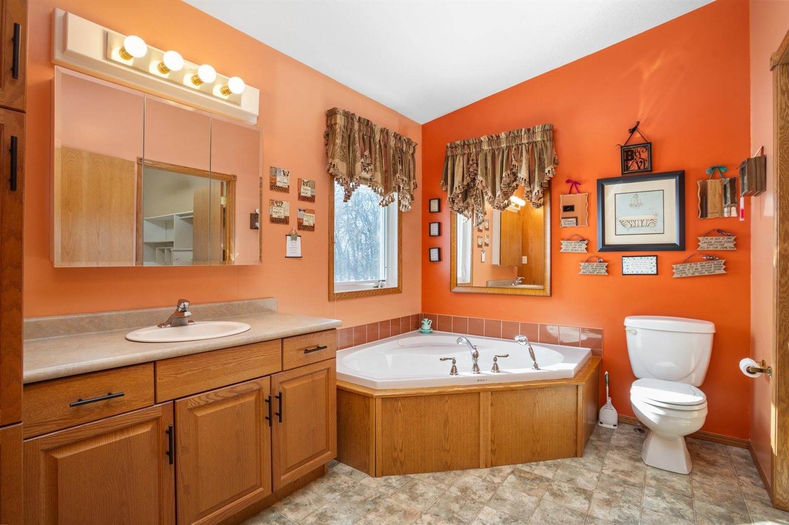 15010 19th Ave NW, Burlington, ND 58722
