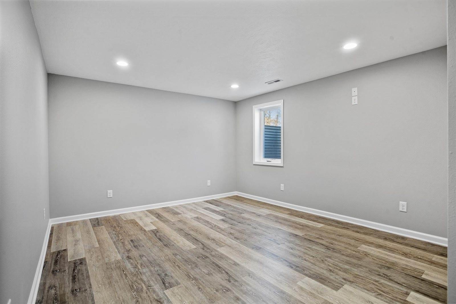 15010 19th Ave NW, Burlington, ND 58722