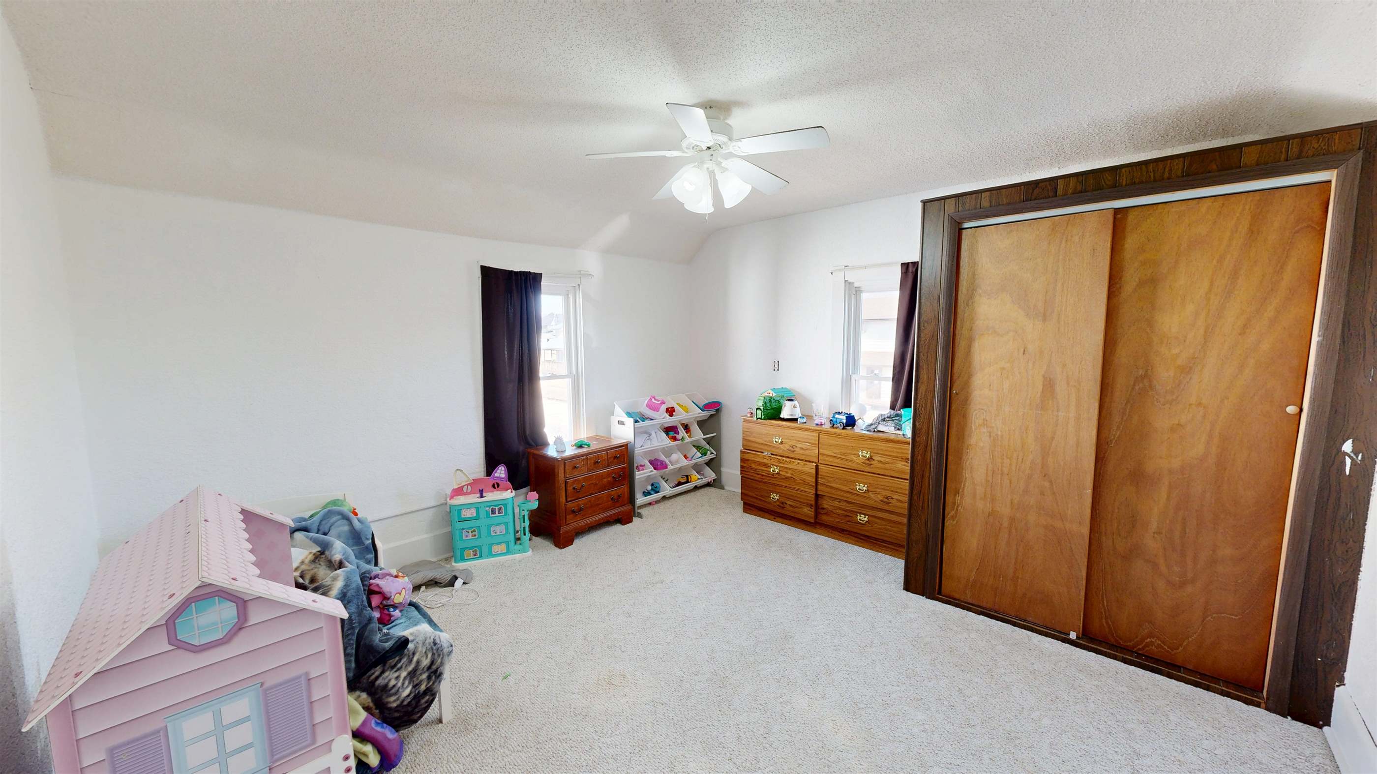 814 S 2nd St, Guttenberg, IA 52052