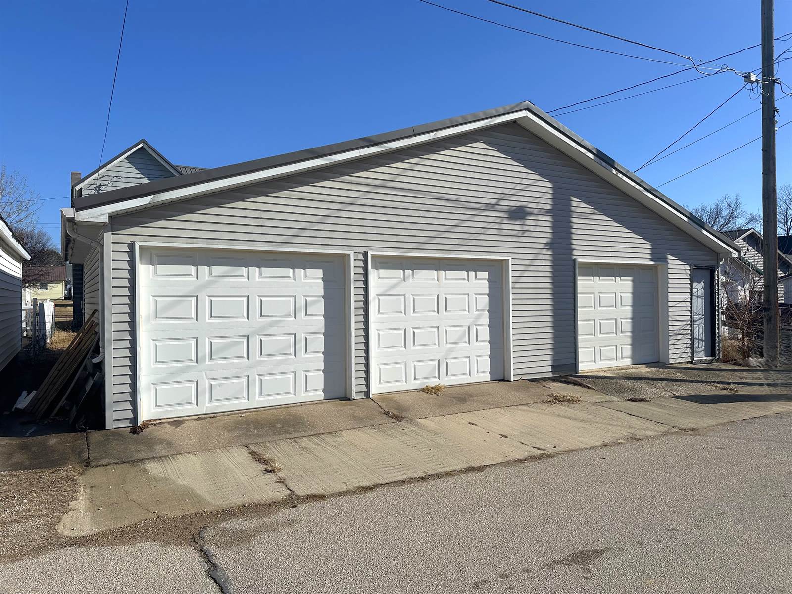 814 S 2nd St, Guttenberg, IA 52052