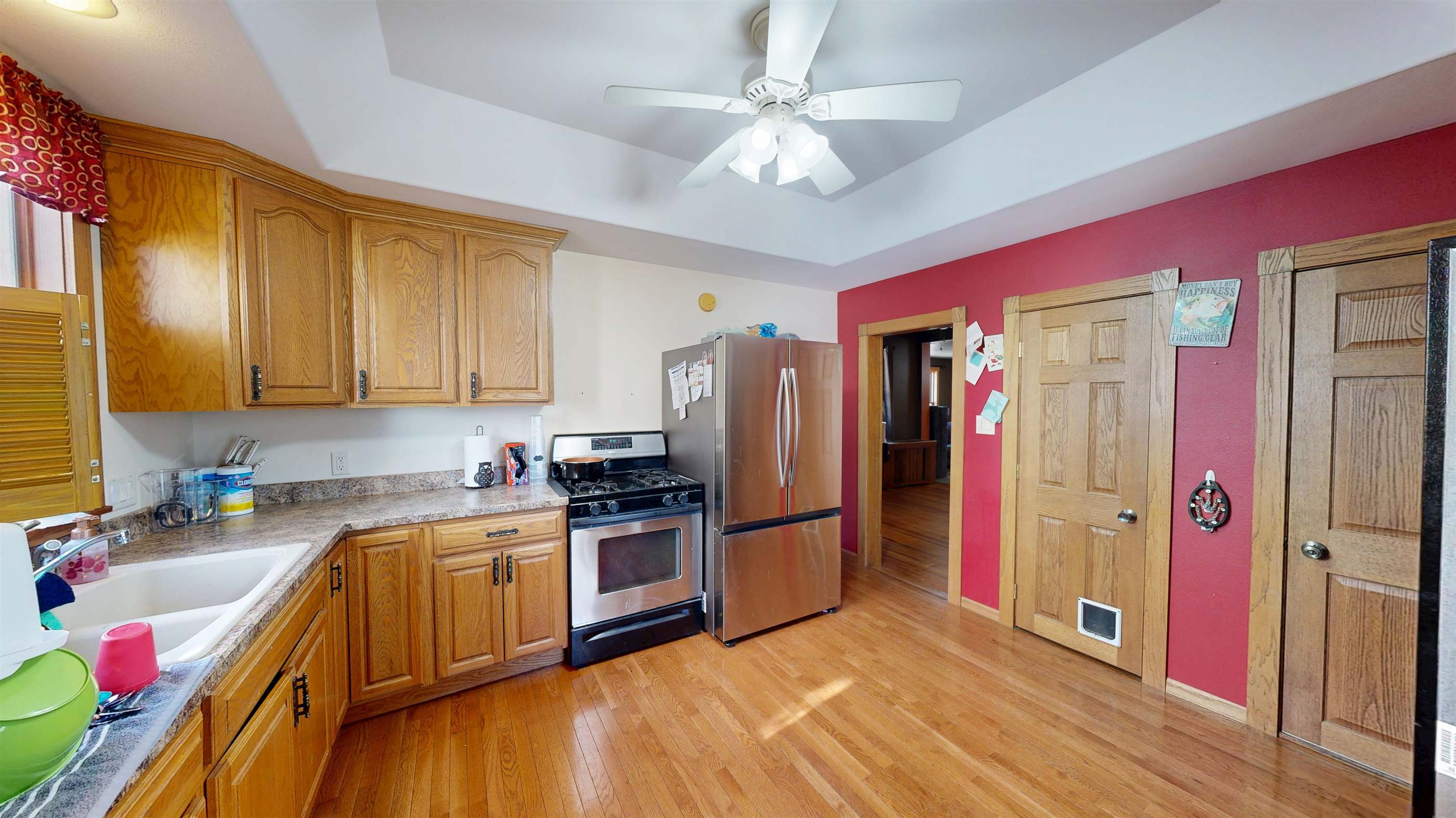 814 S 2nd St, Guttenberg, IA 52052