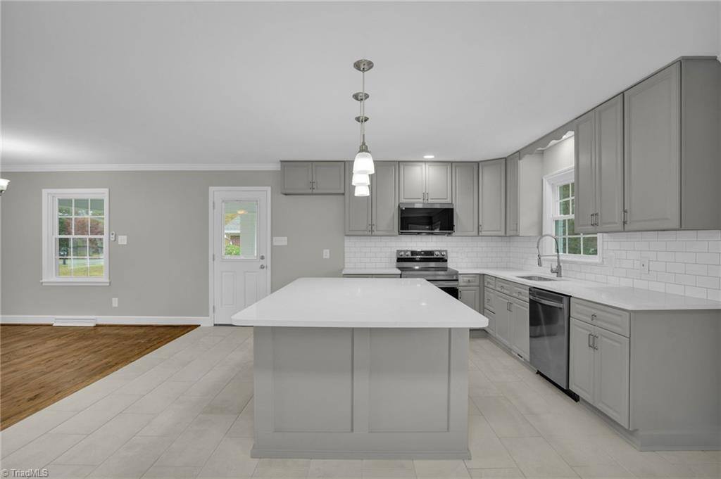 420 Collinwood Drive, Burlington, NC 27215