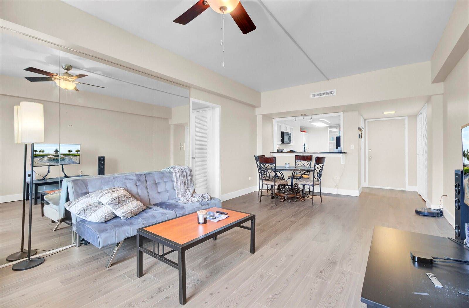 14 Lockwood Drive, Charleston, SC 29401