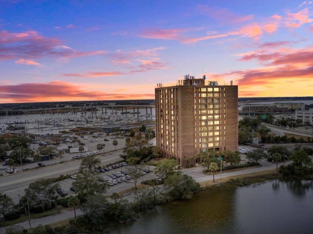 14 Lockwood Drive, Charleston, SC 29401