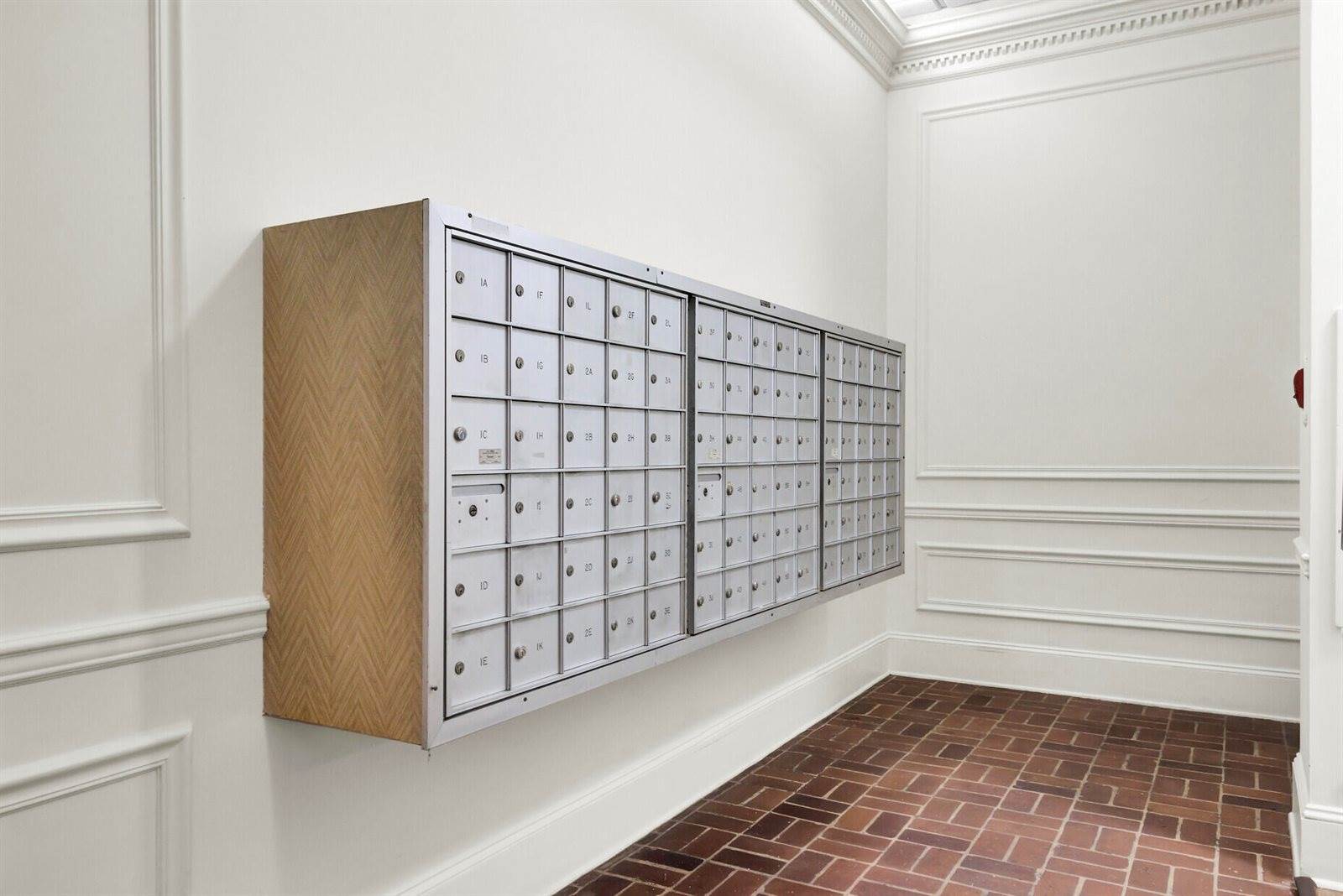 14 Lockwood Drive, Charleston, SC 29401