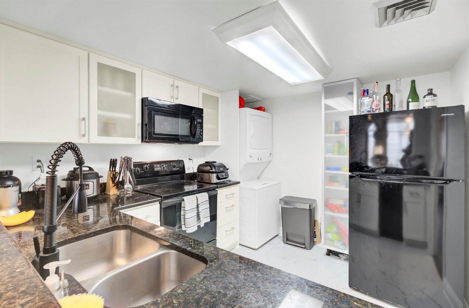 14 Lockwood Drive, Charleston, SC 29401