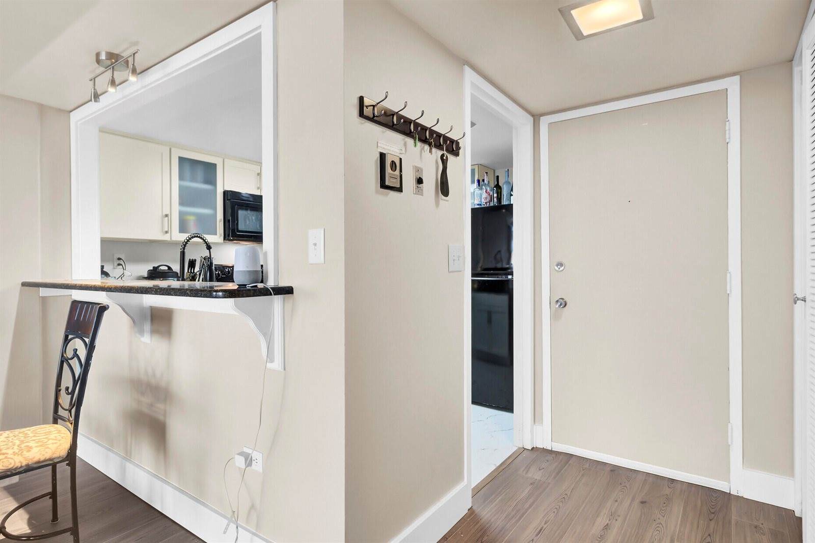 14 Lockwood Drive, Charleston, SC 29401