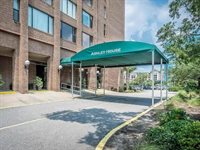 14 Lockwood Drive, Charleston, SC 29401