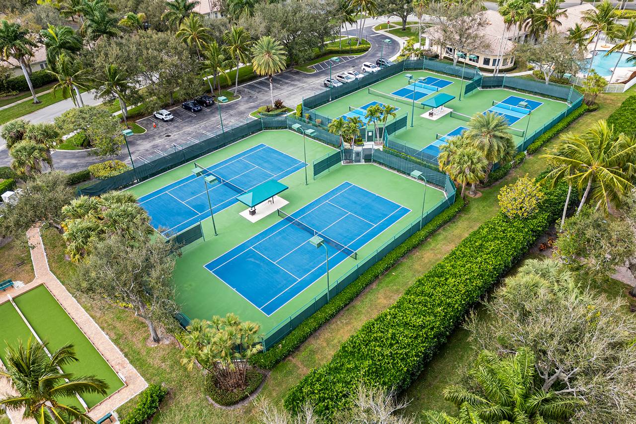 821 Niemen Drive, Palm Beach Gardens, FL 33410