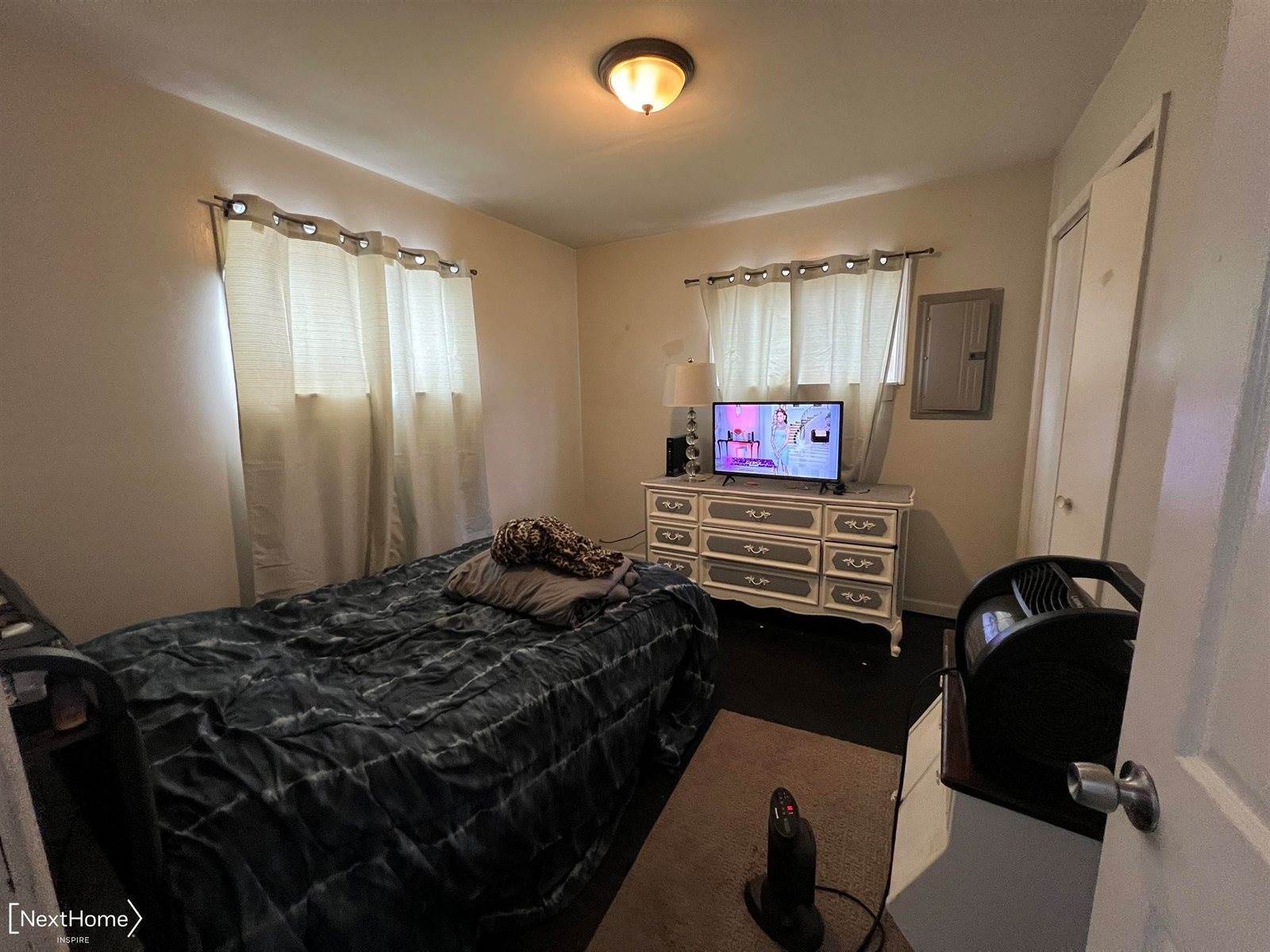 809 Neubert Avenue, Flint, MI 48507