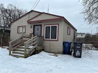809 Neubert Avenue, Flint, MI 48507