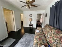 809 Neubert Avenue, Flint, MI 48507