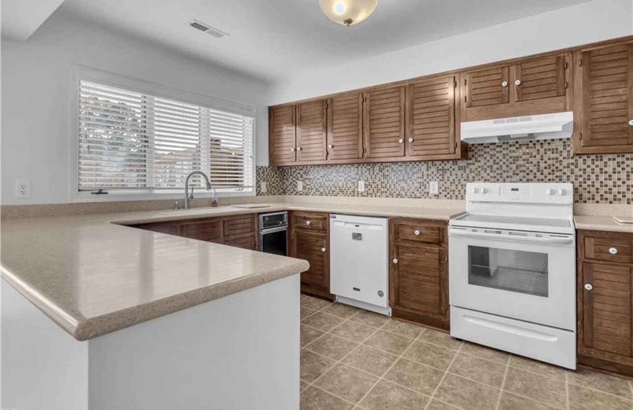 4237 Hatton Point Lane, Portsmouth, VA 23703