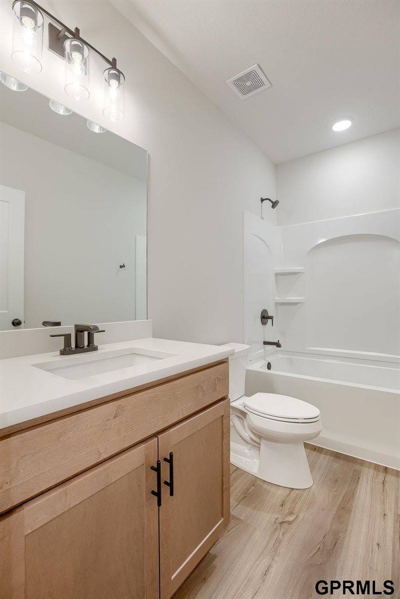 11684 South 124 Street, Papillion, NE 68046