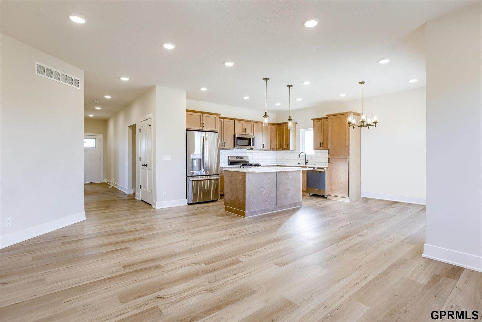 11684 South 124 Street, Papillion, NE 68046