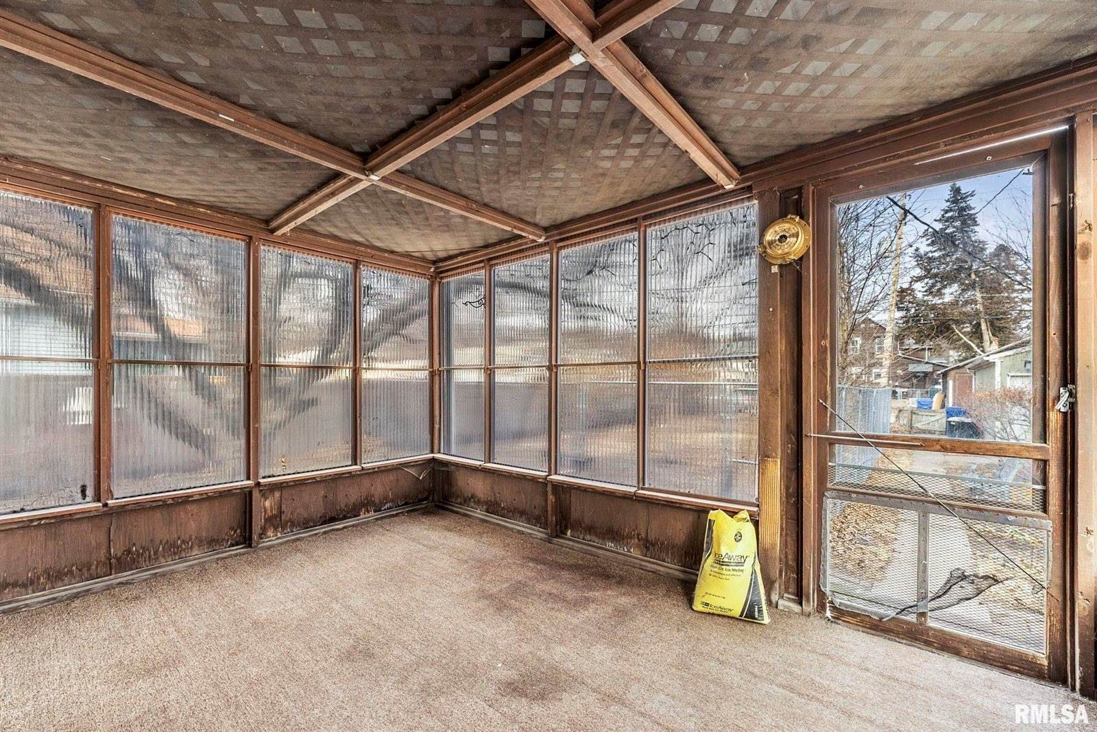 2122 West 3RD Street, Davenport, IA 52802