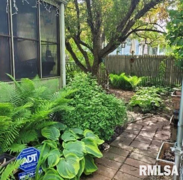 2122 West 3RD Street, Davenport, IA 52802