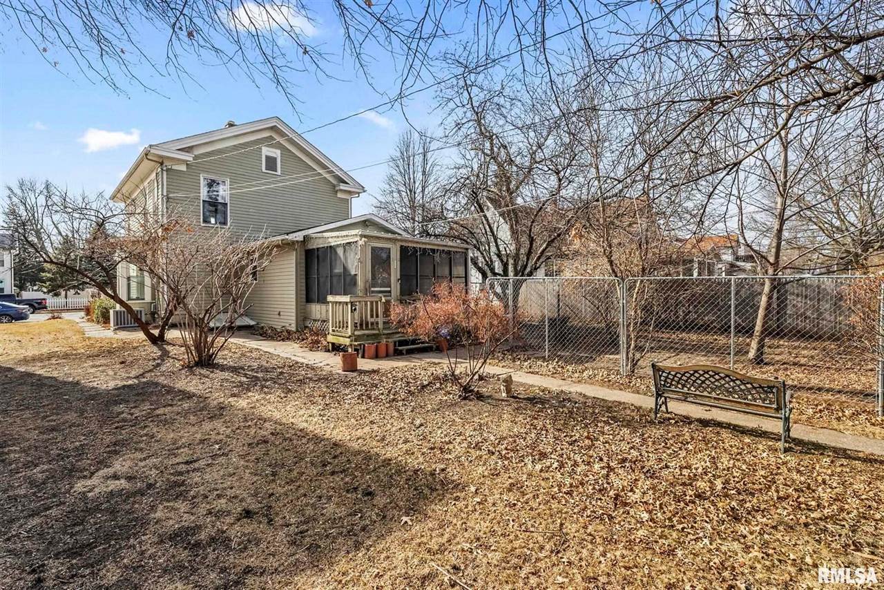 2122 West 3RD Street, Davenport, IA 52802