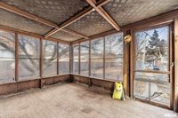 2122 West 3RD Street, Davenport, IA 52802