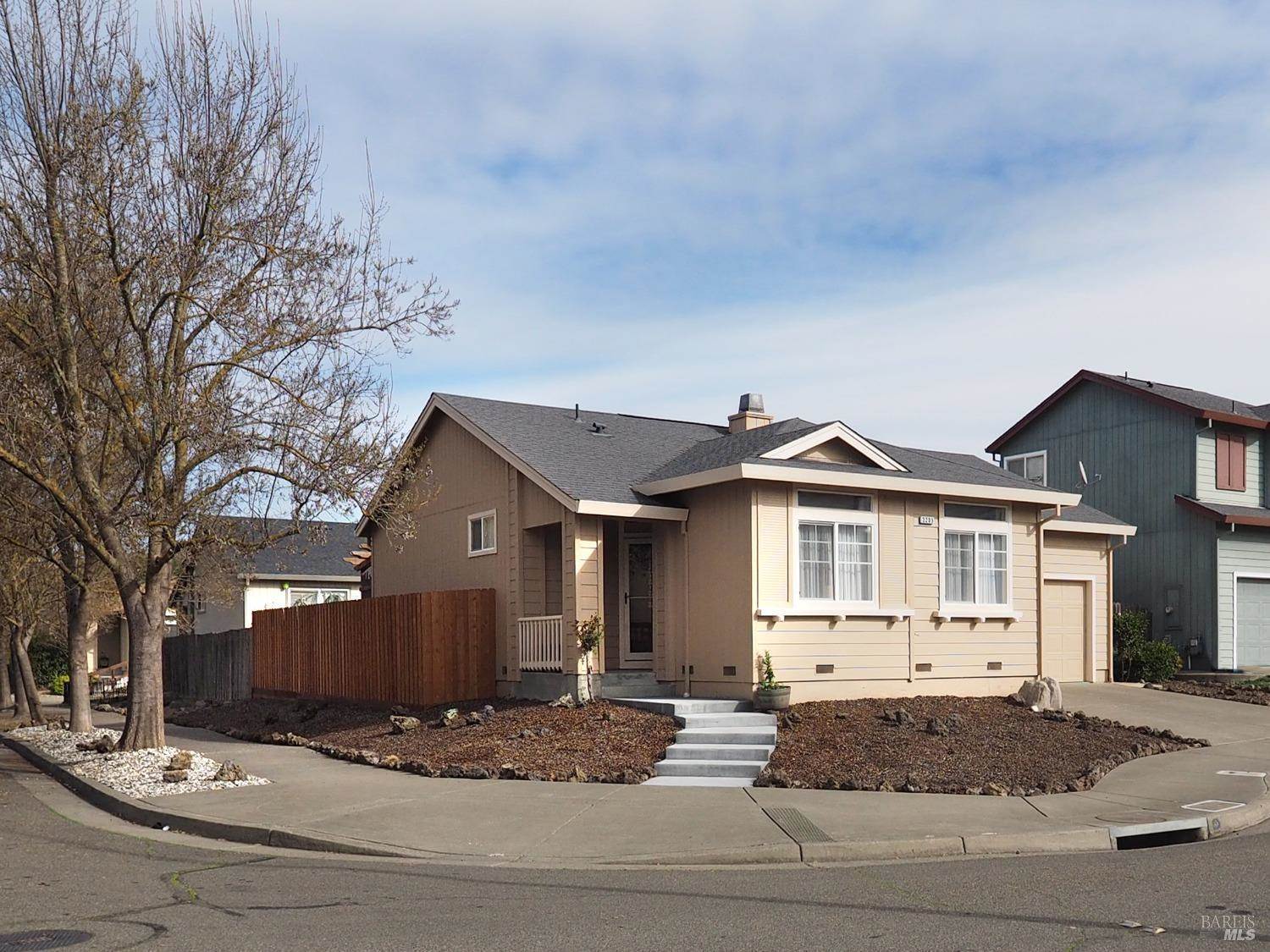 2203 Meteorite Lane, Santa Rosa, CA 95404