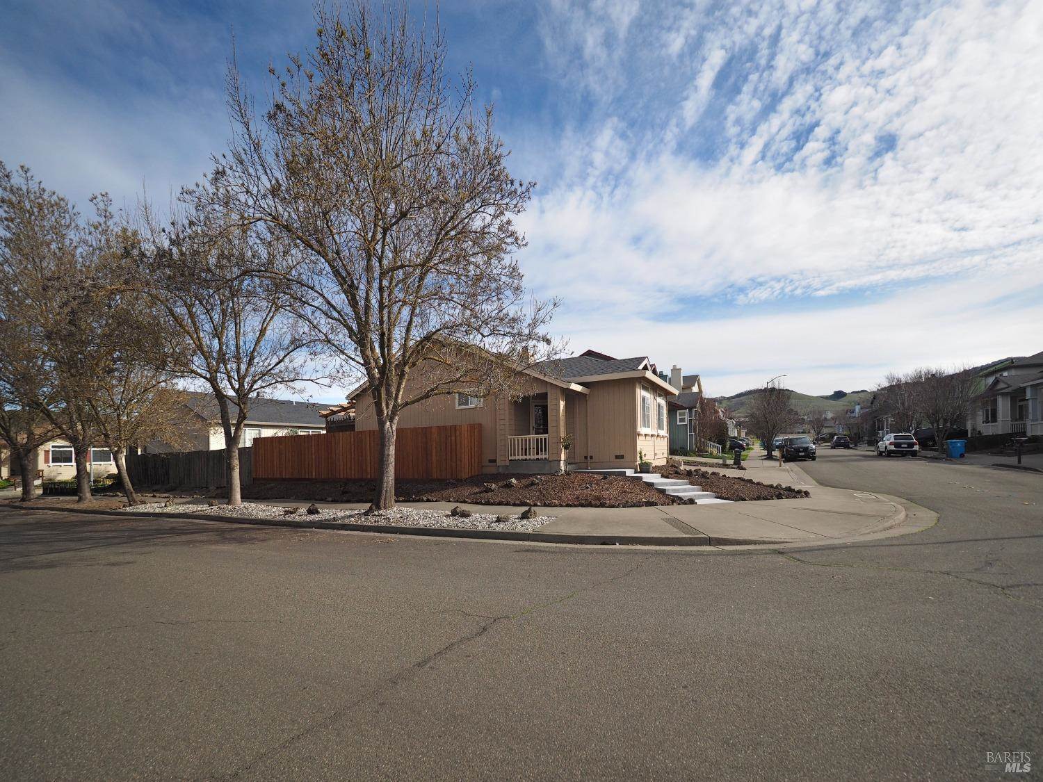 2203 Meteorite Lane, Santa Rosa, CA 95404