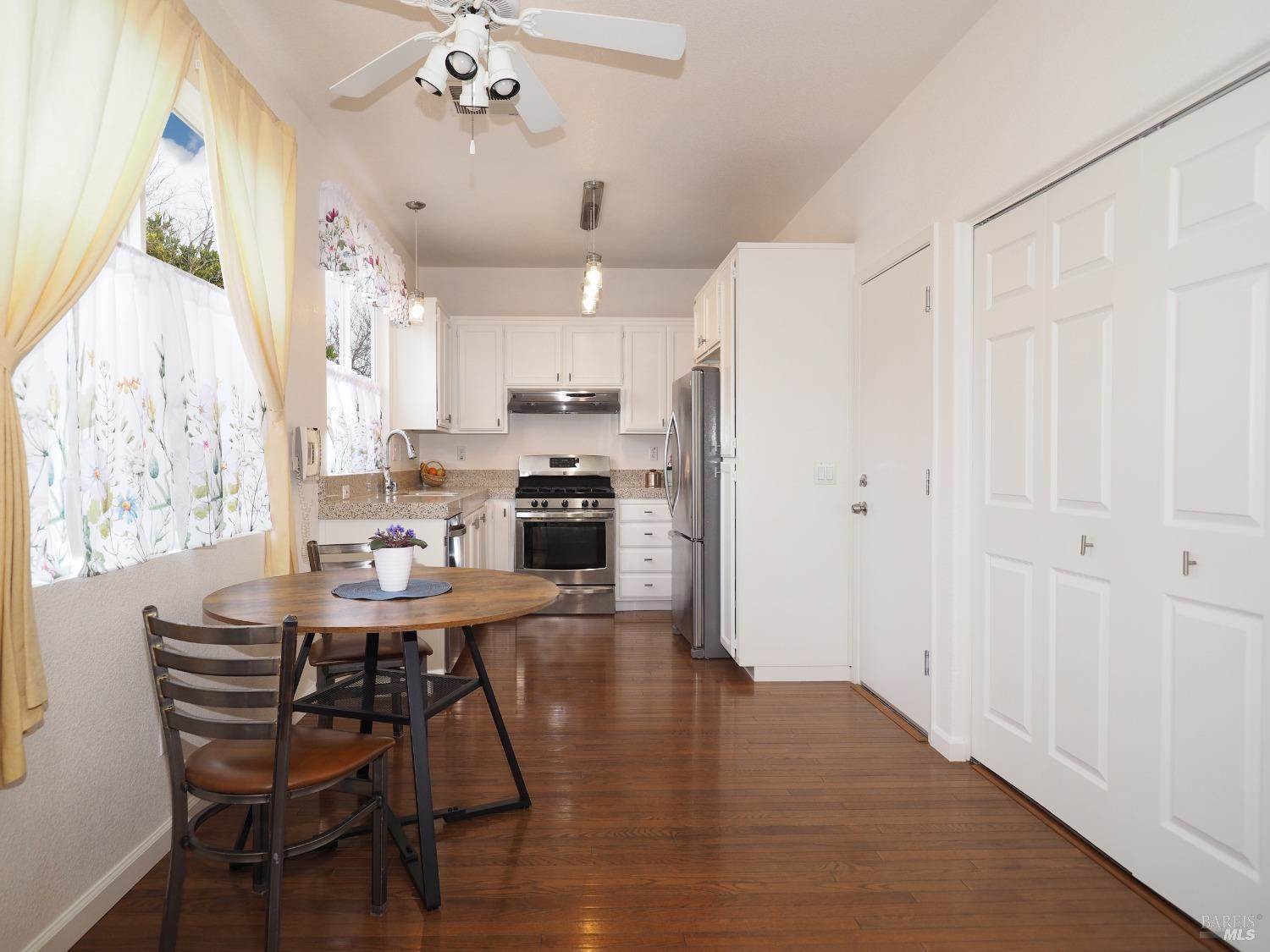 2203 Meteorite Lane, Santa Rosa, CA 95404