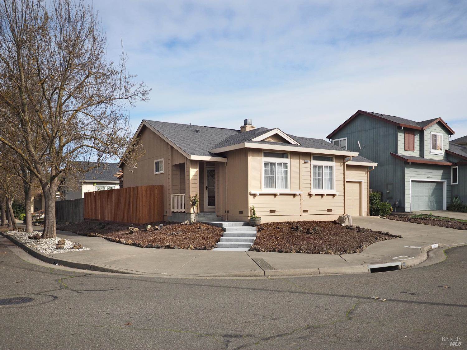 2203 Meteorite Lane, Santa Rosa, CA 95404