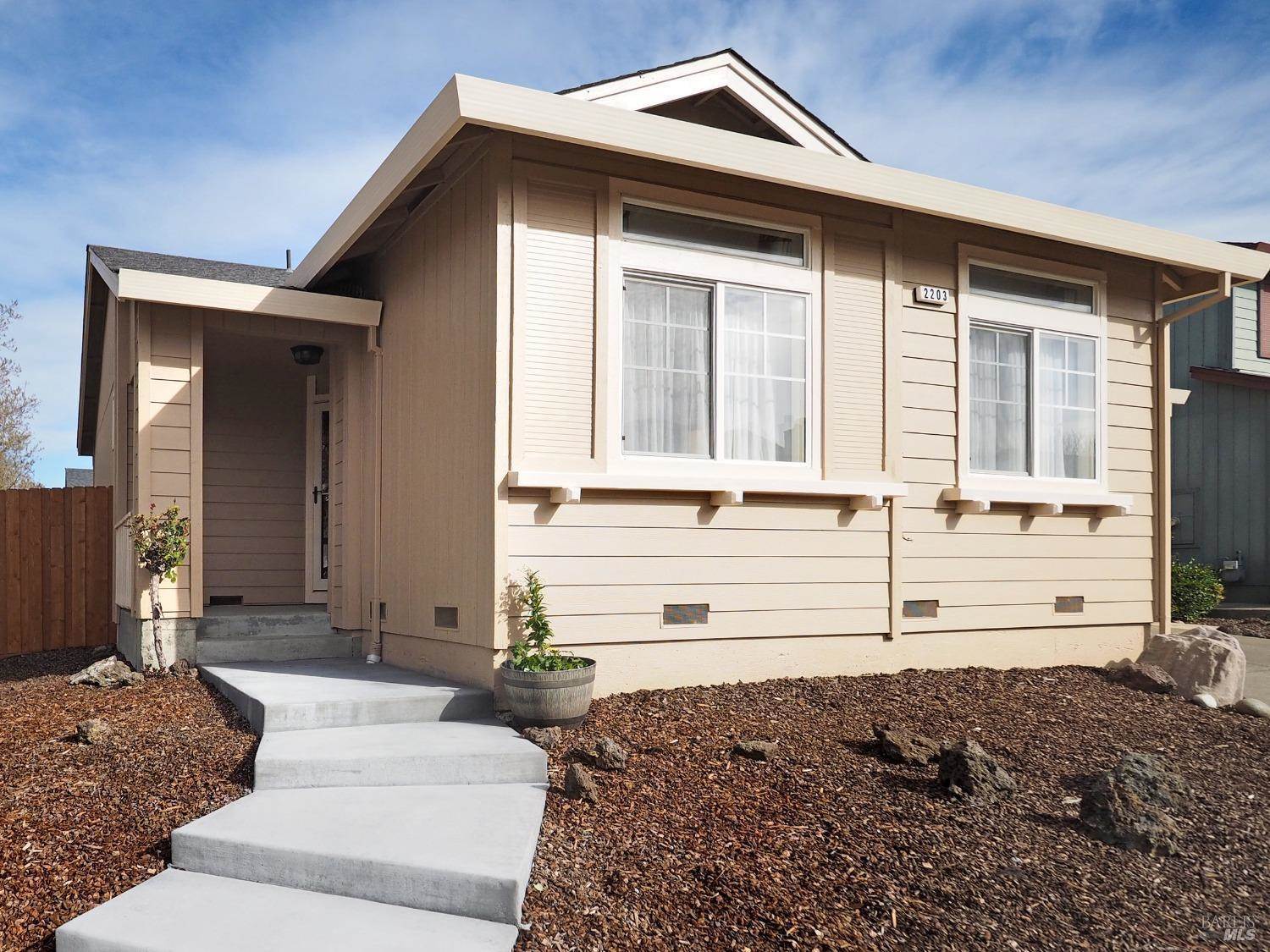 2203 Meteorite Lane, Santa Rosa, CA 95404