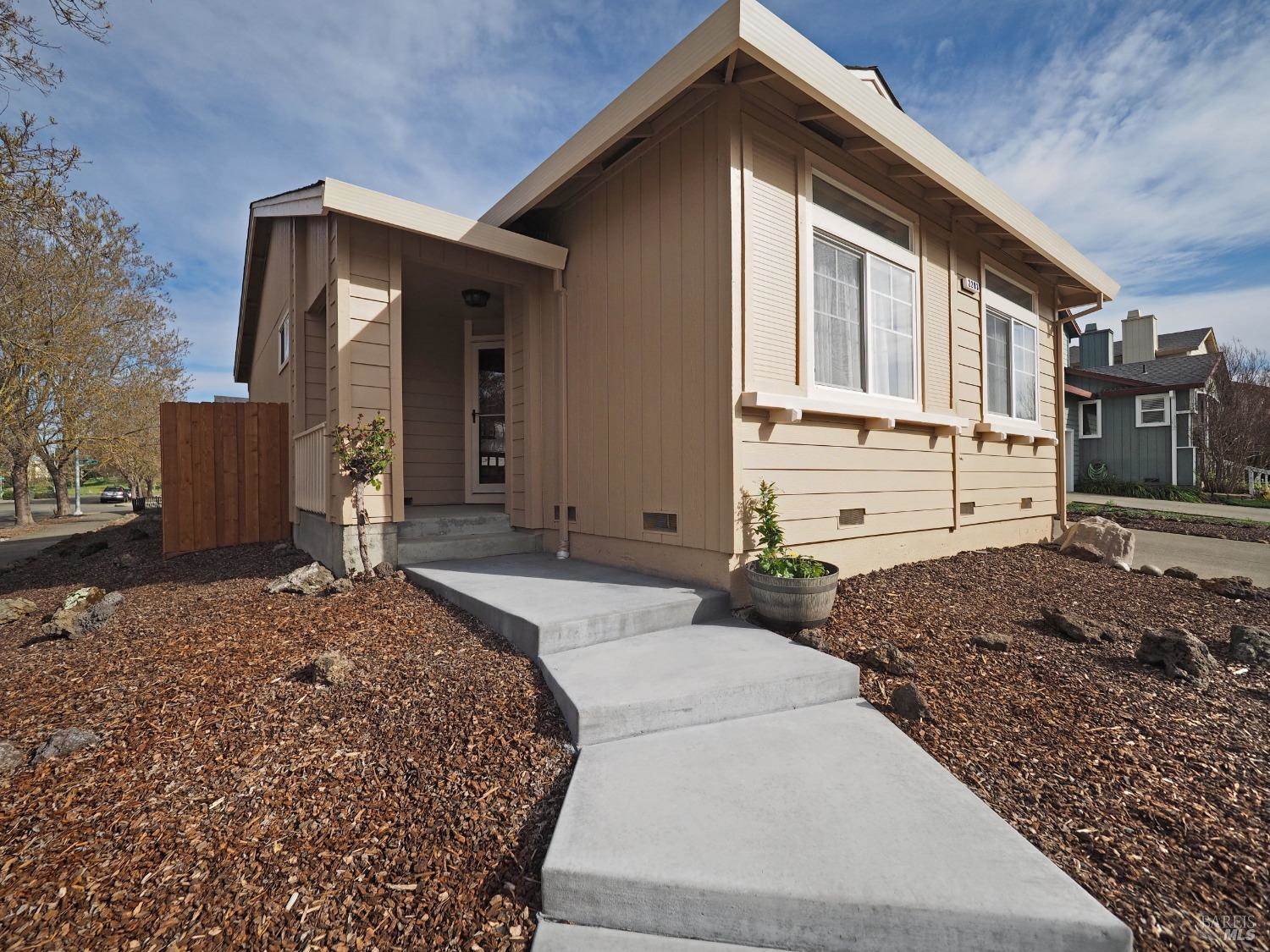 2203 Meteorite Lane, Santa Rosa, CA 95404