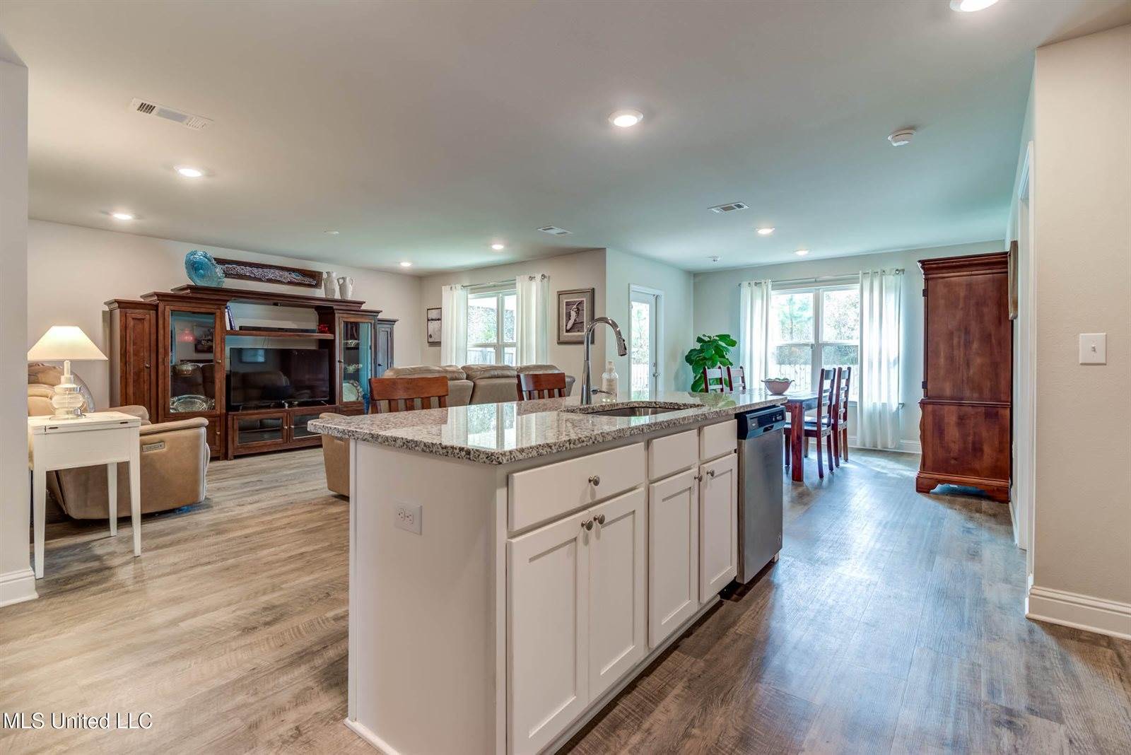 6443 Eastland Circle, Biloxi, MS 39532